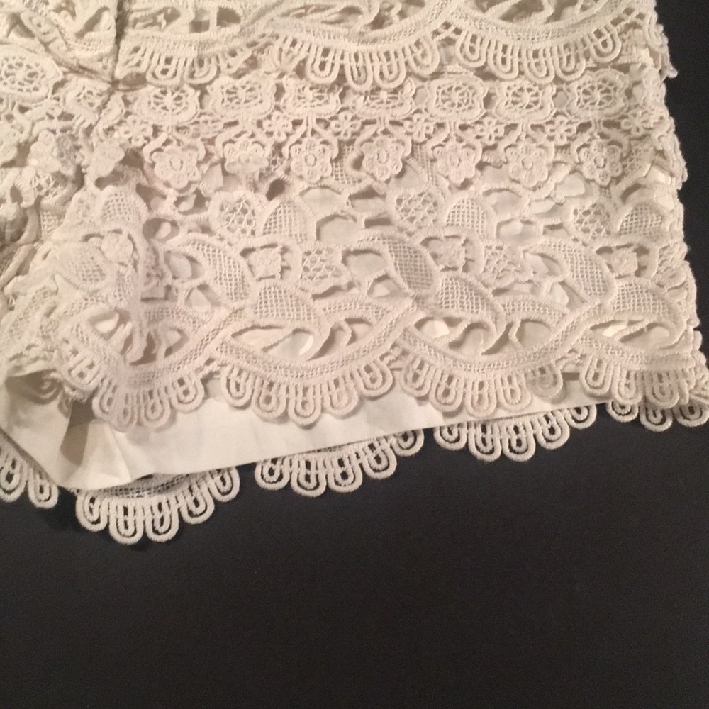 Tiered Lace Overlay Shorts! - Picture 5 of 5